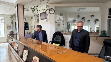 بازدید مدیرکل کتابخانه‌های عمومی استان از کتابخانه‌های خدمت‌رسان به کتابخوانان