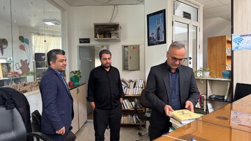 بازدید مدیرکل کتابخانه‌های عمومی استان از کتابخانه‌های خدمت‌رسان به کتابخوانان