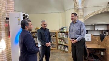 بازدید مدیرکل کتابخانه‌های عمومی استان از کتابخانه‌های خدمت‌رسان به کتابخوانان