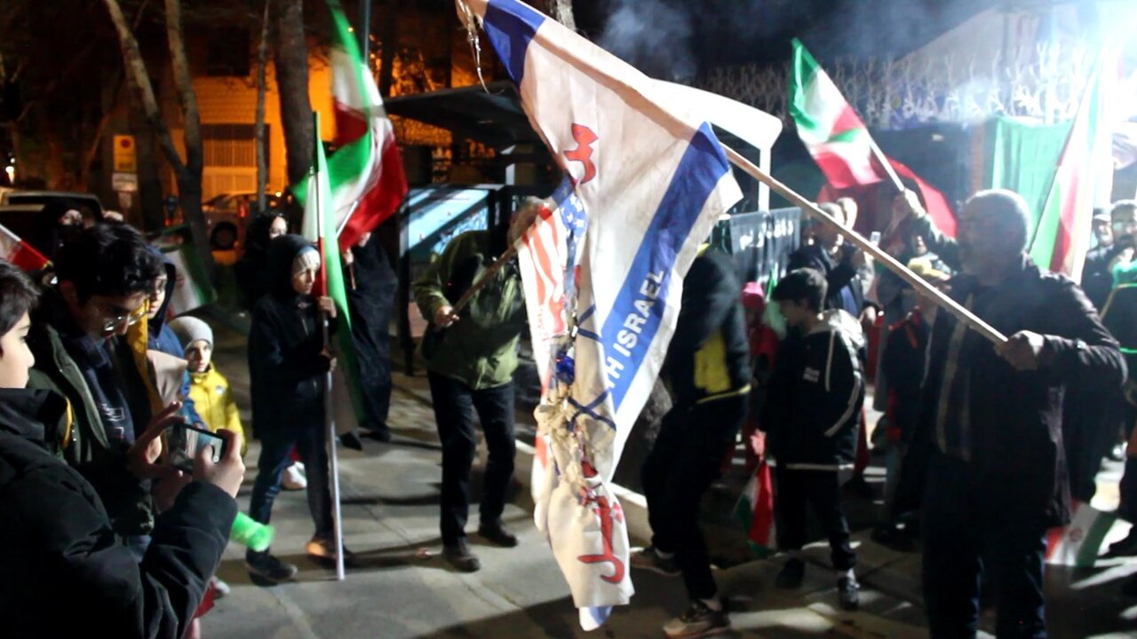شعله‌های آگاهی در موکب فرهنگی اهل‌بیت(ع)؛ کودکان و نوجوانان اصفهانی فریاد «مرگ بر آمریکا و اسرائیل» سر دادند