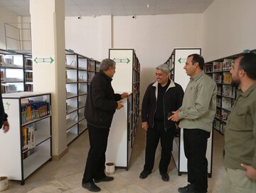 اهدای کتاب و بازدید مسولان شهری از کتابخانه های پلدختر به مناسبت تأسیس سالروز نهاد