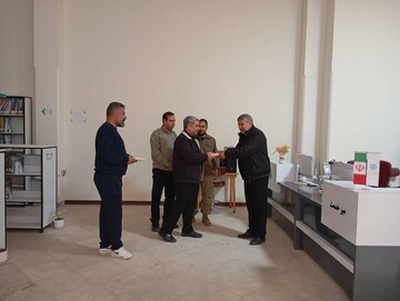 اهدای کتاب و بازدید مسولان شهری از کتابخانه های پلدختر به مناسبت تأسیس سالروز نهاد