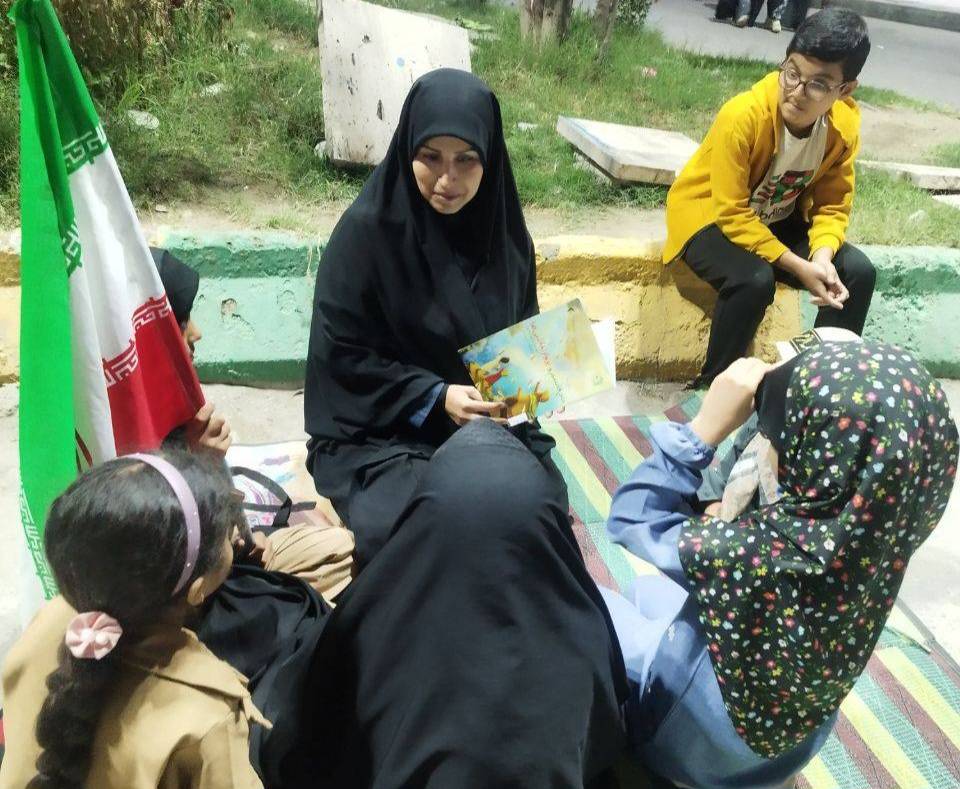از کتابخانه تا میدان جهاد: قصههای «حاج قاسم» و «نقاشیهای پرواز» در تجمعات ضدآمریکایی_صهیونیستی