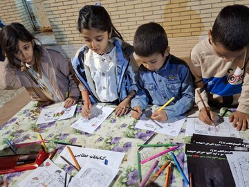 خیابان مهدی (عج) و بخش آسفیج شهرستان بهاباد میزبان پویش فرهنگی «ایستاده برای ایران» و «به رنگ ایران» شد
