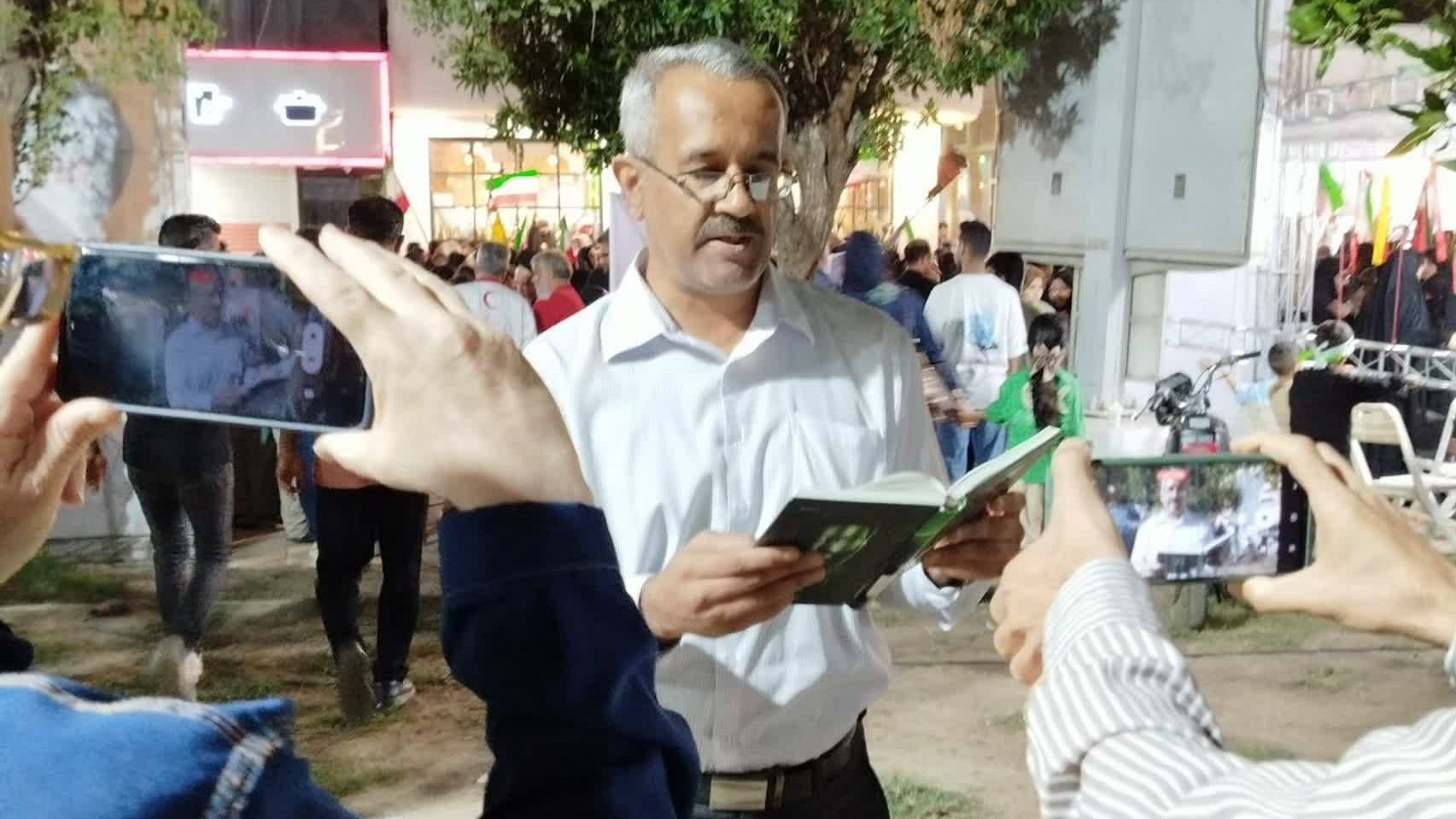 کتابی که در شب‌های اجتماع خونخواهان قائد امت، دست به دست شد