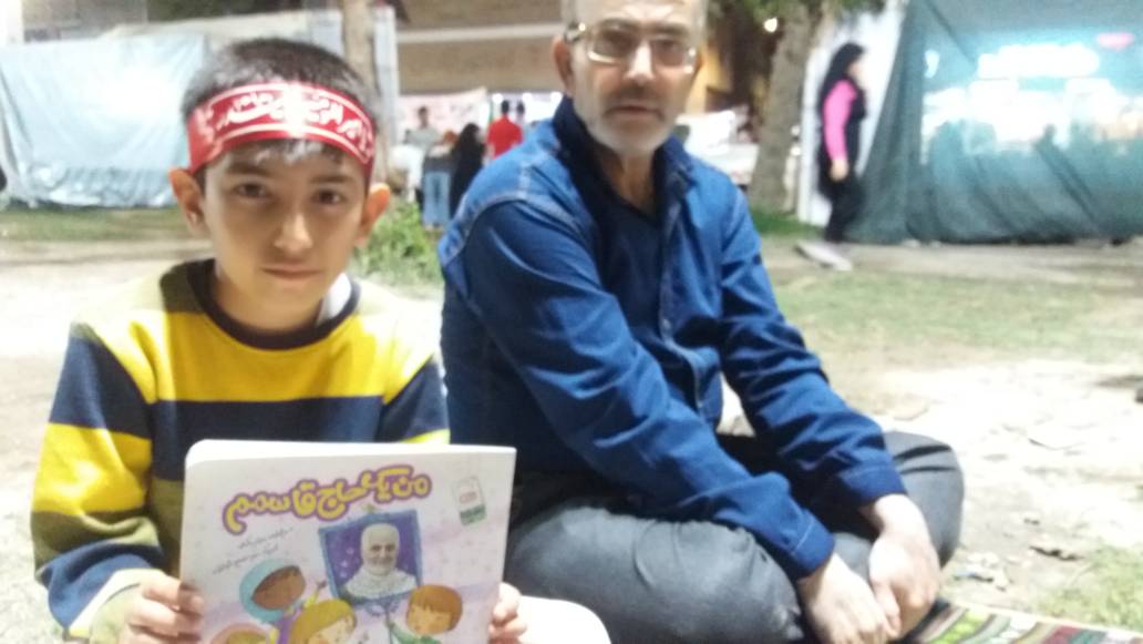 چراغ دانایی در شب‌های آبادان روشن ماند؛ برپایی موکب فرهنگی کتابداران برای کودکان و نوجوانان