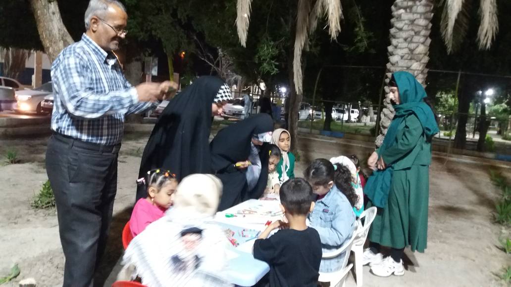 چراغ دانایی در شب‌های آبادان روشن ماند؛ برپایی موکب فرهنگی کتابداران برای کودکان و نوجوانان