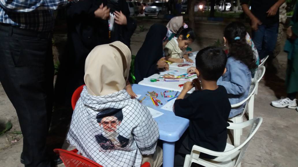 چراغ دانایی در شب‌های آبادان روشن ماند؛ برپایی موکب فرهنگی کتابداران برای کودکان و نوجوانان