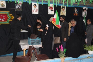 حضور عاشقانه؛ قاب‌هایی از نماز استغاثه به محضر امام زمان(عج) در اصفهان