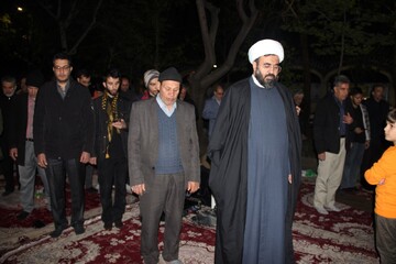 حضور عاشقانه؛ قاب‌هایی از نماز استغاثه به محضر امام زمان(عج) در اصفهان