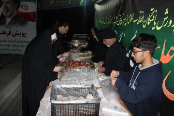 حضور عاشقانه؛ قاب‌هایی از نماز استغاثه به محضر امام زمان(عج) در اصفهان