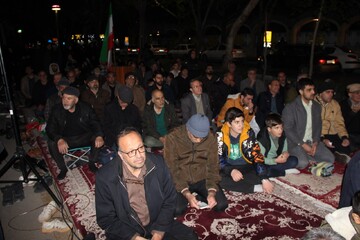 حضور عاشقانه؛ قاب‌هایی از نماز استغاثه به محضر امام زمان(عج) در اصفهان