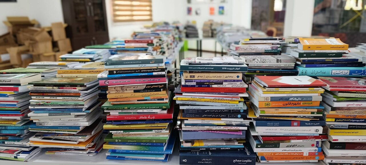 اهدای ۳۵۰۰ جلد کتاب از سوی خانه کتاب و ادبیات ایران به کتابخانه تازهتأسیس دارابگرد