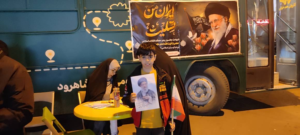 همراهی کتابخانه سیار شاهرود همگام با خروش شبانه مردم در بیعت با جمهوری اسلامی و رهبری