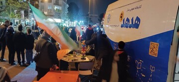 برپایی غرفه و اجرای پویش‌ فرهنگی «ایستاده برای ایران» در تجمعات شبانه محله تهرانپارس