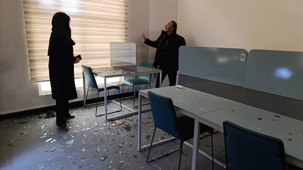 بازدید مدیرکل امور استان‌ها و انجمن‌های نهاد از کتابخانه‌ آسیب‌دیده خرم ‌آباد