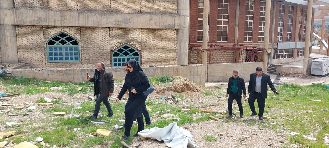بازدید مدیرکل امور استان‌ها و انجمن‌های نهاد از کتابخانه‌ آسیب‌دیده خرم ‌آباد
