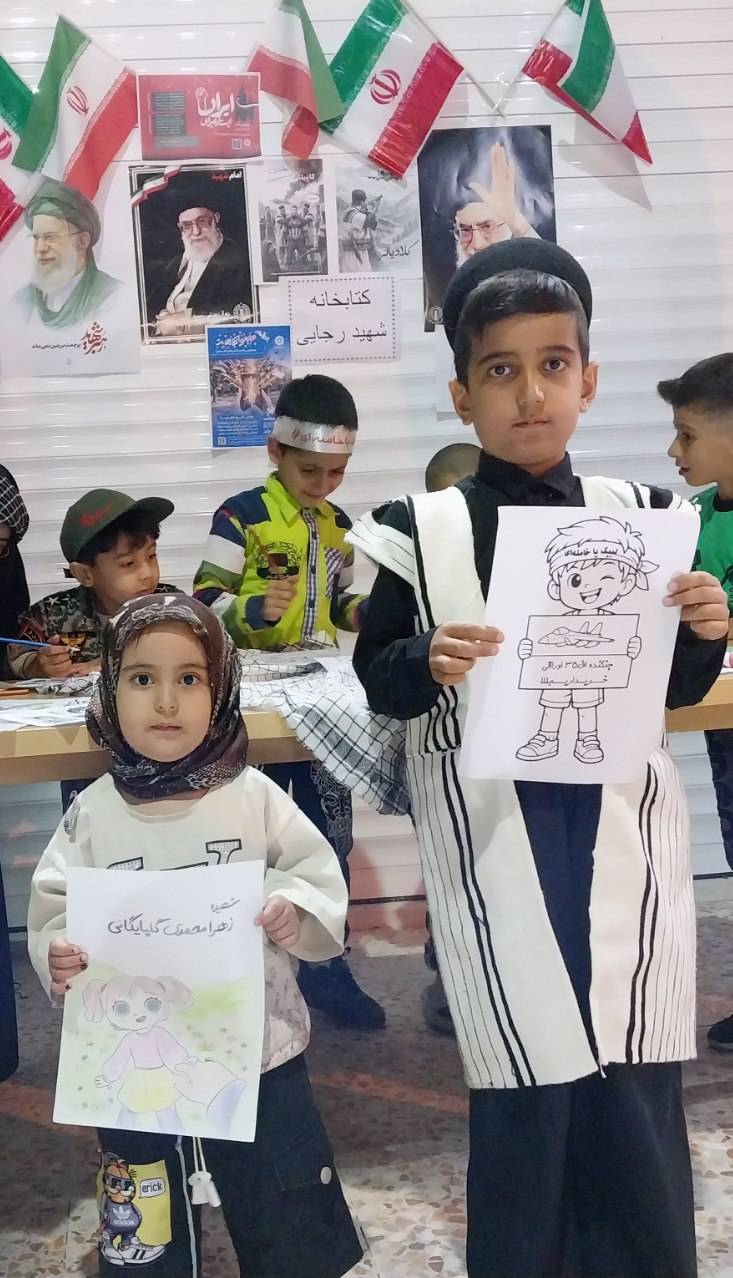 شبی فرهنگی و خاطره‌انگیز در غرفه کتابخانه شهید رجایی اهواز؛ از روایت خاطرات جنگ ۱۲ روزه تا نقاشی و خاطره‌نگاری کودکان