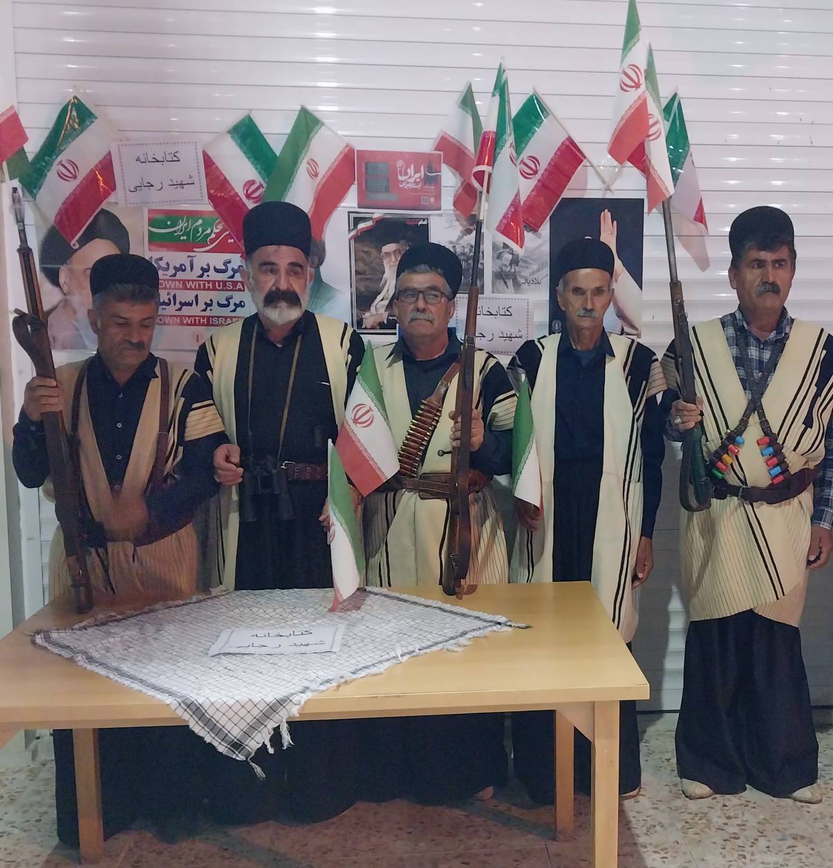شبی فرهنگی و خاطره‌انگیز در غرفه کتابخانه شهید رجایی اهواز؛ از روایت خاطرات جنگ ۱۲ روزه تا نقاشی و خاطره‌نگاری کودکان