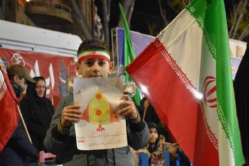 قرار کودکان و نوجوانان تبریزی برای ایستادن پای ایران
