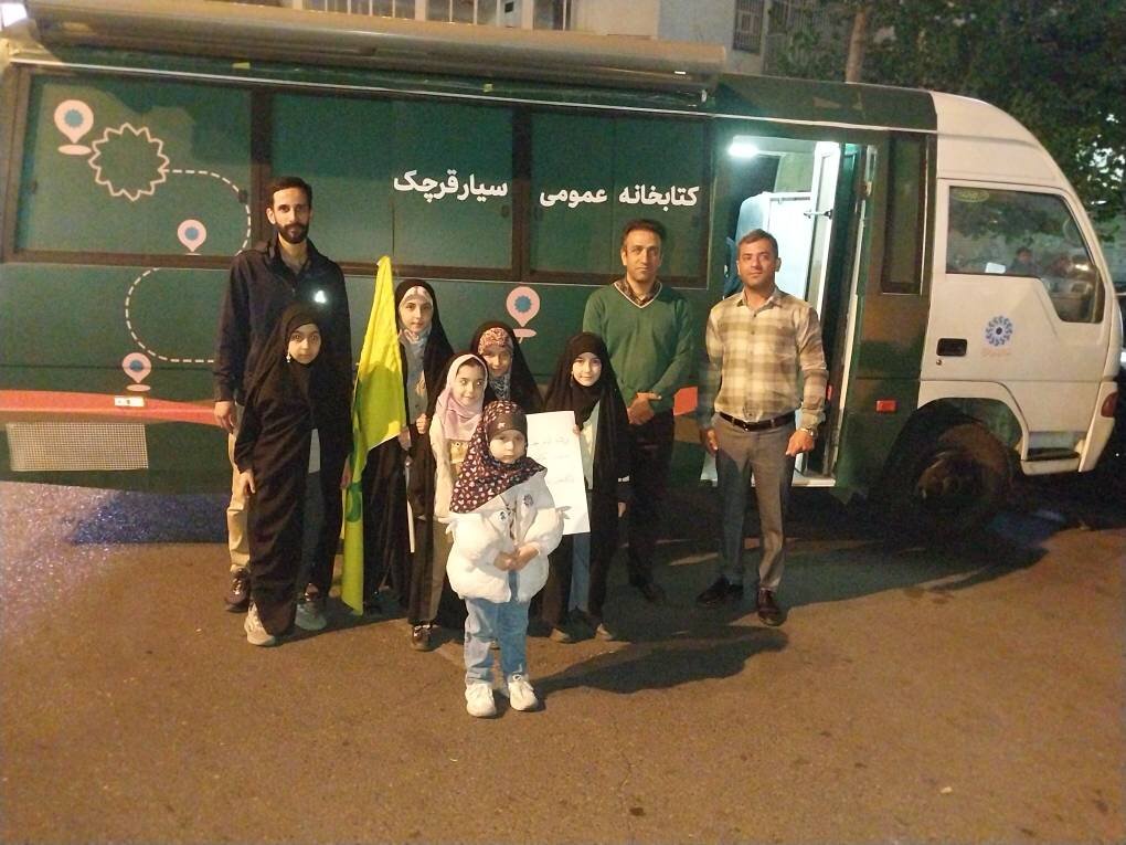 بازدید معاون برنامهریزی، پژوهش و فناوری نهاد کتابخانههای عمومی کشور از ایستگاه فرهنگی کتابخانه سیار استان تهران