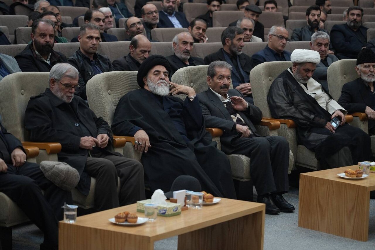 عصر شعر «شهادت امام، بعثت امت» با استقبال چشمگیر اهالی ولایی اردبیل برگزار شد