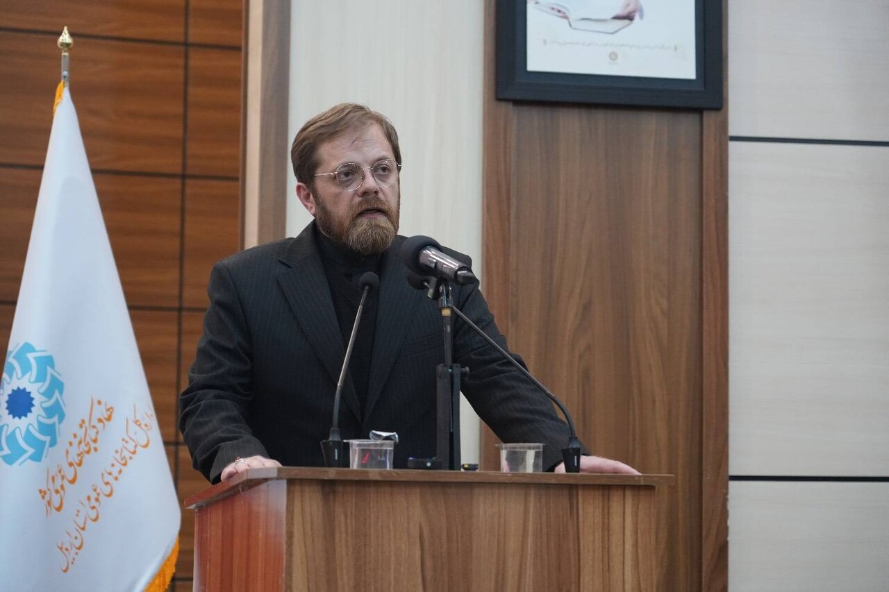 عصر شعر «شهادت امام، بعثت امت» با استقبال چشمگیر اهالی ولایی اردبیل برگزار شد