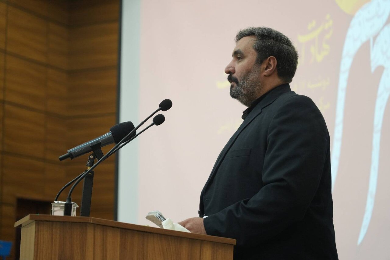 عصر شعر «شهادت امام، بعثت امت» با استقبال چشمگیر اهالی ولایی اردبیل برگزار شد