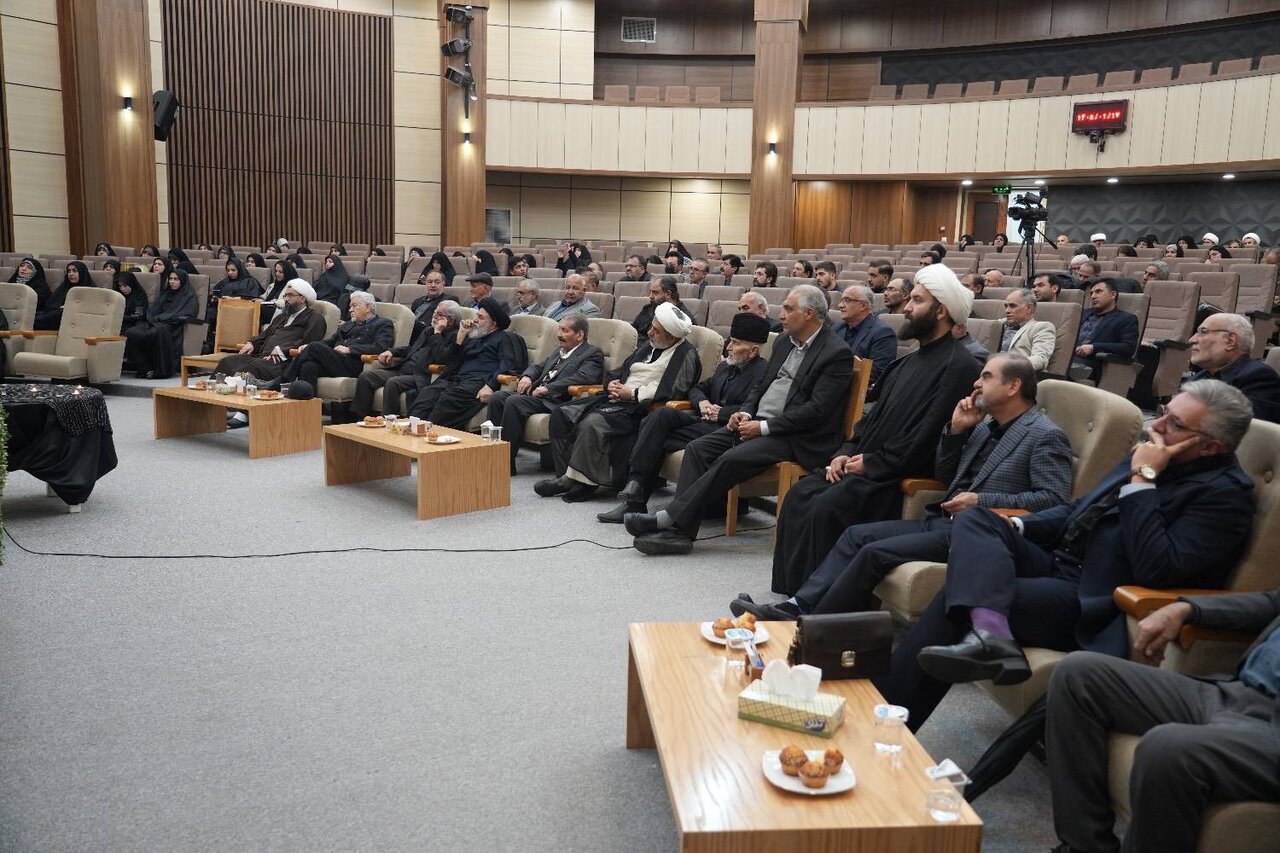عصر شعر «شهادت امام، بعثت امت» با استقبال چشمگیر اهالی ولایی اردبیل برگزار شد