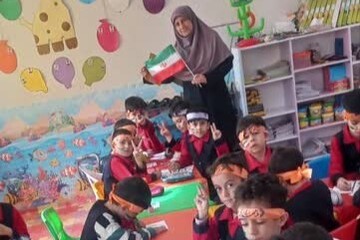 کارگاه «قصه و بازی» با حضور جمعی از کودکان