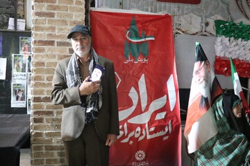 همراهی کتابخانه‌سیار پیک دانایی 8 شهرستان مشهد با خروش شبانه مردم در بیعت با رهبری