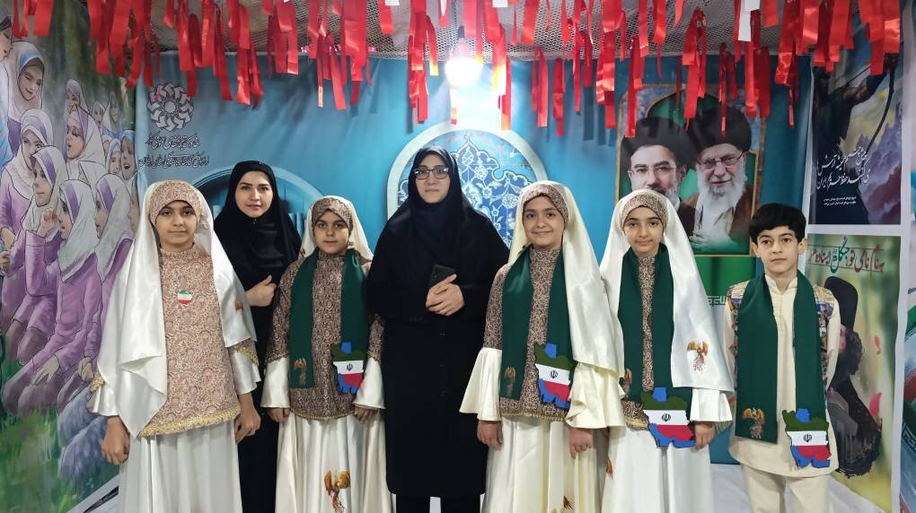 سنگر فرهنگی اداره‌کل کتابخانه‌های عمومی لرستان با حضور گسترده مردم در تجمعات شبانه