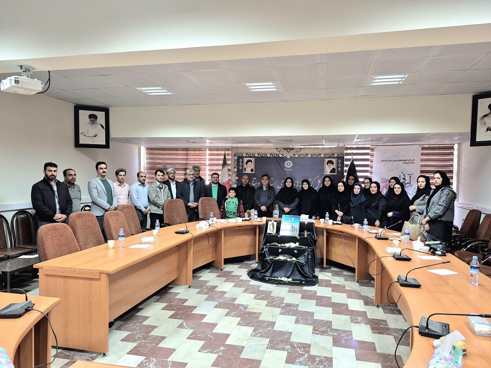 طنین سوگ دانشآموزان میناب در محفل شعرخوانی «نیمکتهای آسمانی» در سنندج