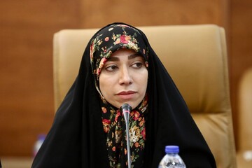 مهدیه نژاد ابراهیم-شاعر آیینی محفل سراسری شعرخوانی"نیمکت های آسمانی"در کتابخانه مرکزی پارک شهر