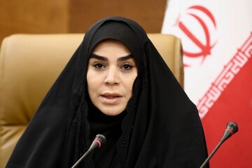 محمدی مزینان- مجری و شاعر محفل سراسری شعرخوانی"نیمکت های آسمانی"در کتابخانه مرکزی پارک شهر