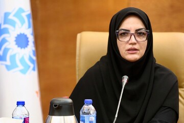 آزاده نظربلند-دبیرکل نهاد کتابخانه های عمومی کشور-محفل سراسری شعرخوانی"نیمکت های آسمانی"در کتابخانه مرکزی پارک شهر