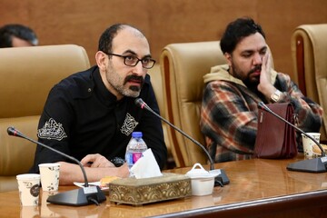 محمدرضا وحیدزاده-شاعر آیینی محفل سراسری شعرخوانی"نیمکت های آسمانی"در کتابخانه مرکزی پارک شهر