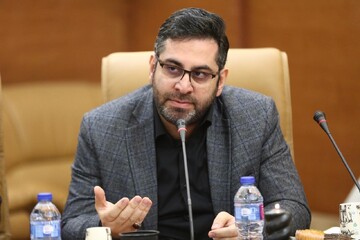 محمد مهدی عبداللهی-شاعر آیینی محفل سراسری شعرخوانی"نیمکت های آسمانی"در کتابخانه مرکزی پارک شهر