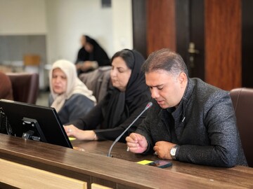 همزمان با سراسرکشور،محفل شعر"نیمکت‌های آسمانی"درکتابخانه موسوی گلشهر زنجان برگزار شد
