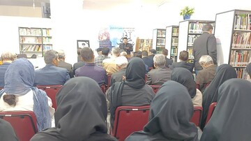 محفل سراسری شعرخوانی «نیمکت‌های آسمانی» در کتابخانه ی عمومی غدیر خرم آباد برگزار شد