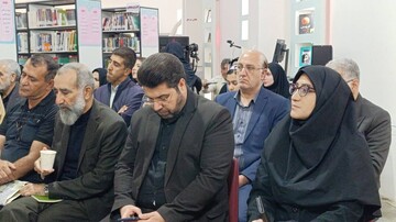محفل سراسری شعرخوانی «نیمکت‌های آسمانی» در کتابخانه ی عمومی غدیر خرم آباد برگزار شد