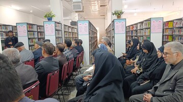 محفل سراسری شعرخوانی «نیمکت‌های آسمانی» در کتابخانه ی عمومی غدیر خرم آباد برگزار شد