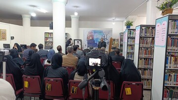محفل سراسری شعرخوانی «نیمکت‌های آسمانی» در کتابخانه ی عمومی غدیر خرم آباد برگزار شد
