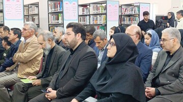 محفل سراسری شعرخوانی «نیمکت‌های آسمانی» در کتابخانه ی عمومی غدیر خرم آباد برگزار شد
