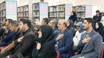 محفل سراسری شعرخوانی «نیمکت‌های آسمانی» در کتابخانه ی عمومی غدیر خرم آباد برگزار شد