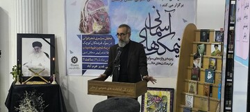 محفل سراسری شعرخوانی «نیمکت‌های آسمانی» در کتابخانه ی عمومی غدیر خرم آباد برگزار شد