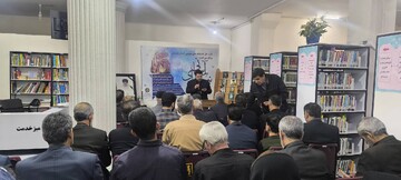 محفل سراسری شعرخوانی «نیمکت‌های آسمانی» در کتابخانه ی عمومی غدیر خرم آباد برگزار شد