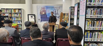 محفل سراسری شعرخوانی «نیمکت‌های آسمانی» در کتابخانه ی عمومی غدیر خرم آباد برگزار شد