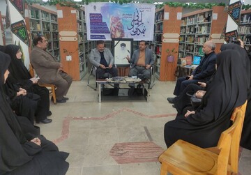 محفل «نیمکت‌های آسمانی»اداره کتابخانه های عمومی شهرستان قرچک در کتابخانه جنت 