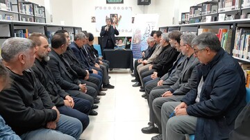 محفل شعرخوانی «نیمکت‌های آسمانی» در کتابخانه های عمومی استان البرز